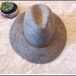 Great gray felt hat with leather band